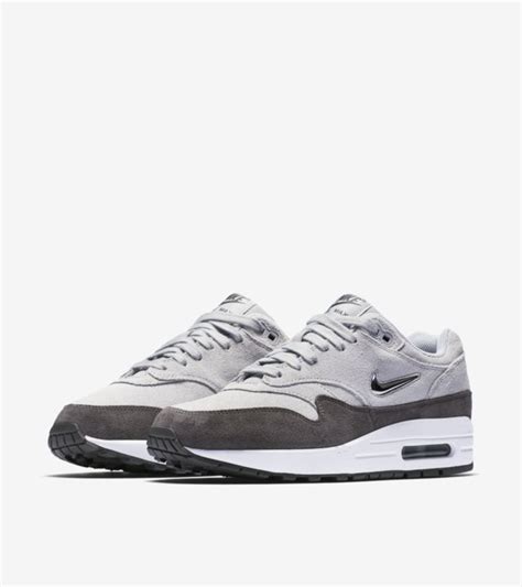 nike air max 1 premium wolf grijs dames|AIR MAX 1 PREMIUM VOOR DAMES .